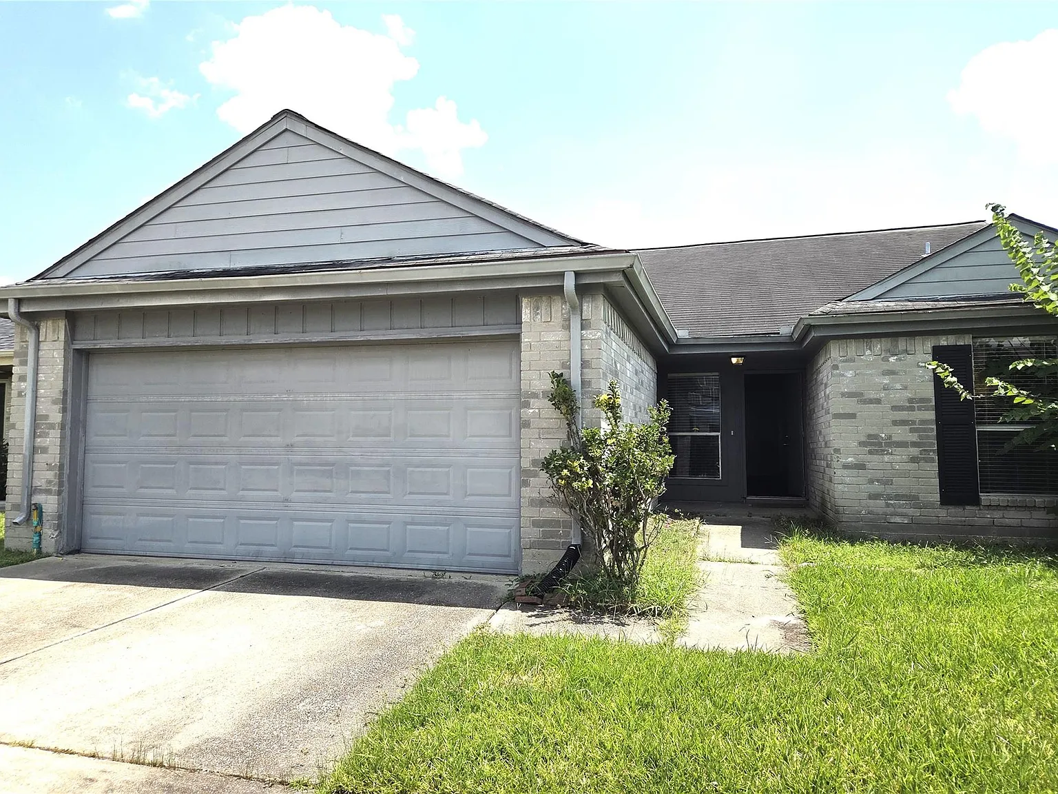 3 bed, 2.0 bath, 1760 sqft, $1,900 — Photo 2