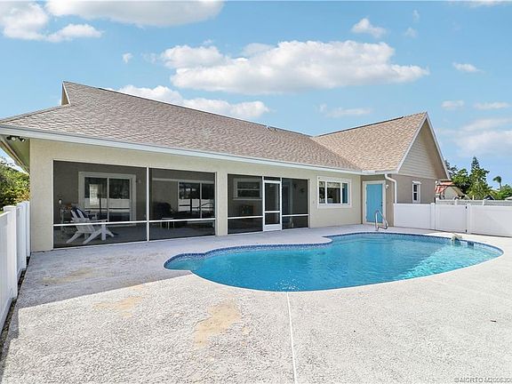 5th image of 5439 SE Horseshoe Point Rd