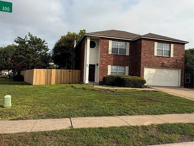 305 Stone Park — Photo 2