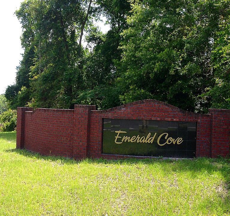 1st image of 306 SW Woodleaf Ct