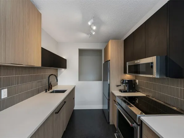 1030 Yates St #509, Victoria, BC V8V 5A7