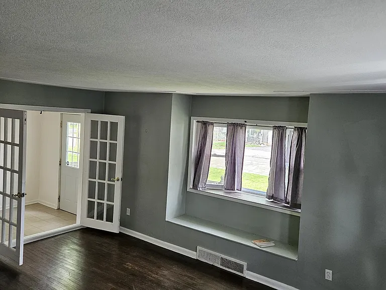 621 Charles St — Photo 5