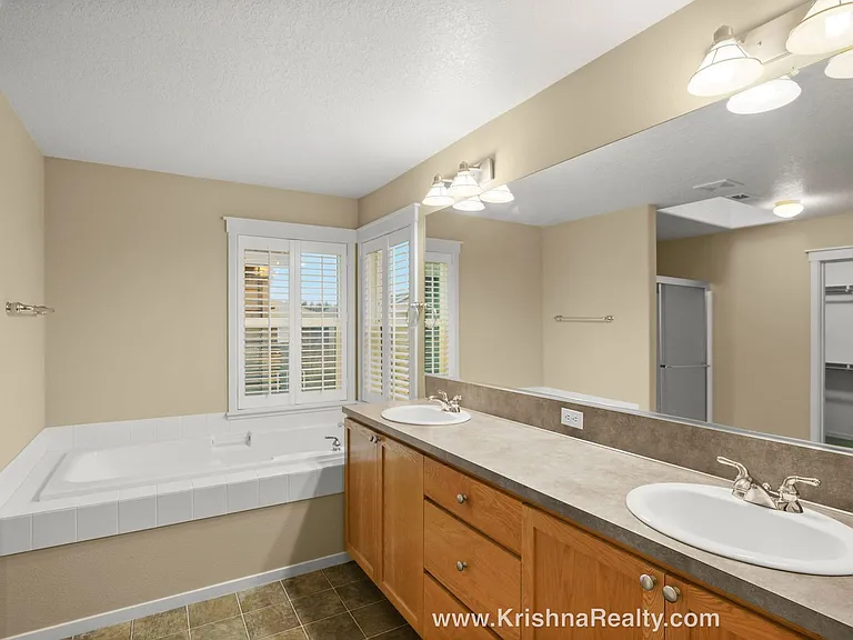 491 NE 63rd Way — Photo 25