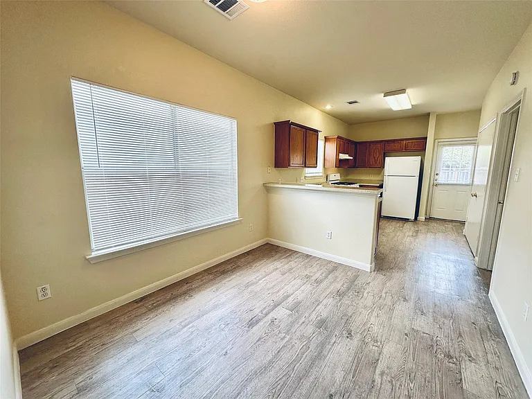 2873 Southampton Way #B — Photo 16