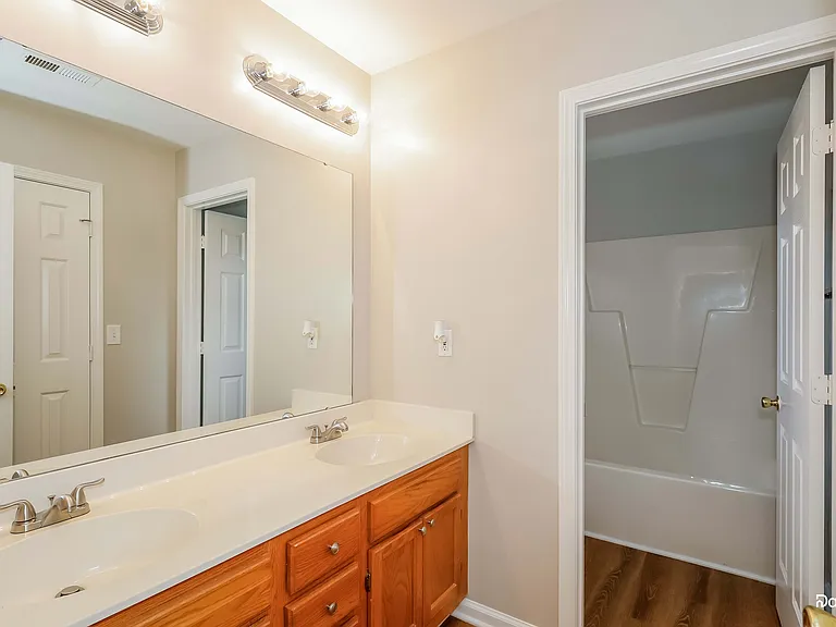 7314 Mapleridge Dr — Photo 9