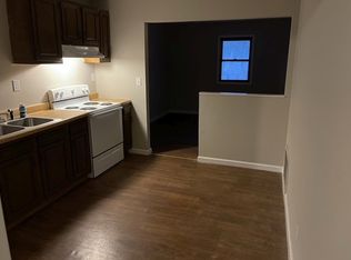 1013 N 5th St #12, Riverton, IL 62561