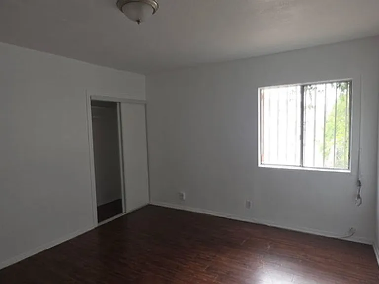 4914 Saint Elmo Dr — Photo 4