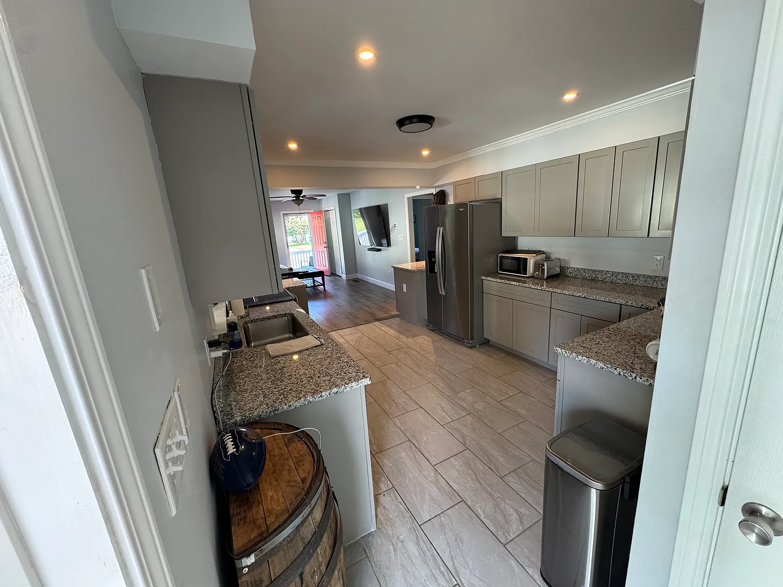 2 bed, 950 sqft, $2,500 — Photo 4