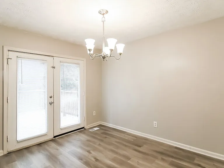 6183 Fieldcrest Dr — Photo 7