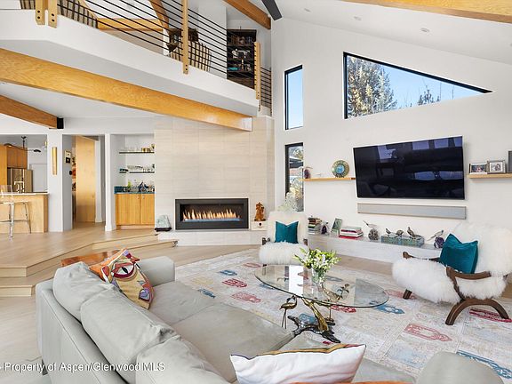 4th image of 400 Meadow Ln