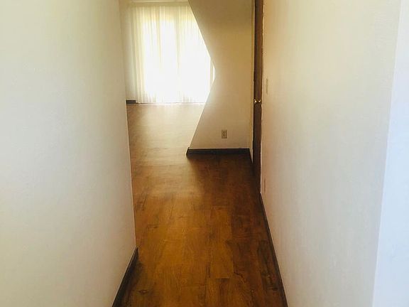 2nd image of 930 Windwood Dr APT 2