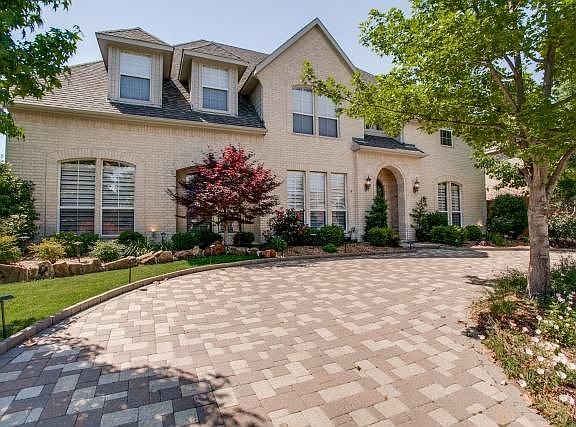 2nd image of 4997 Oakhurst Ln