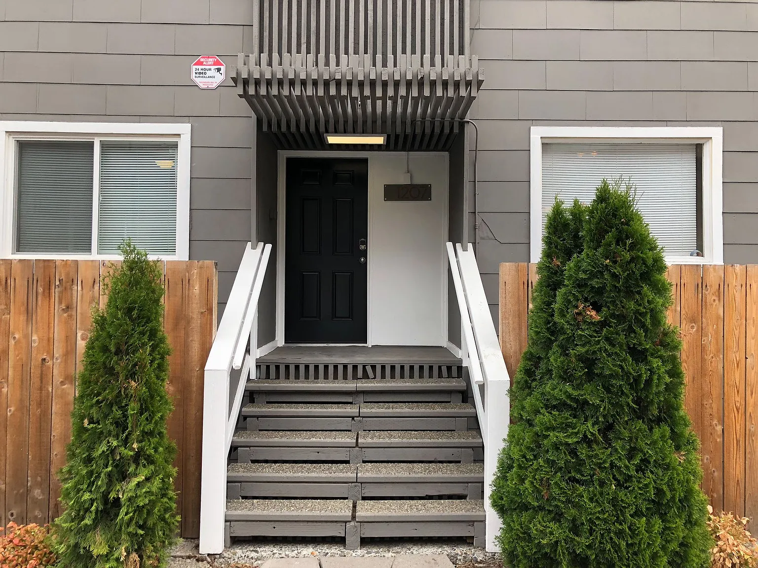 Hilltop Apartments — Photo 2