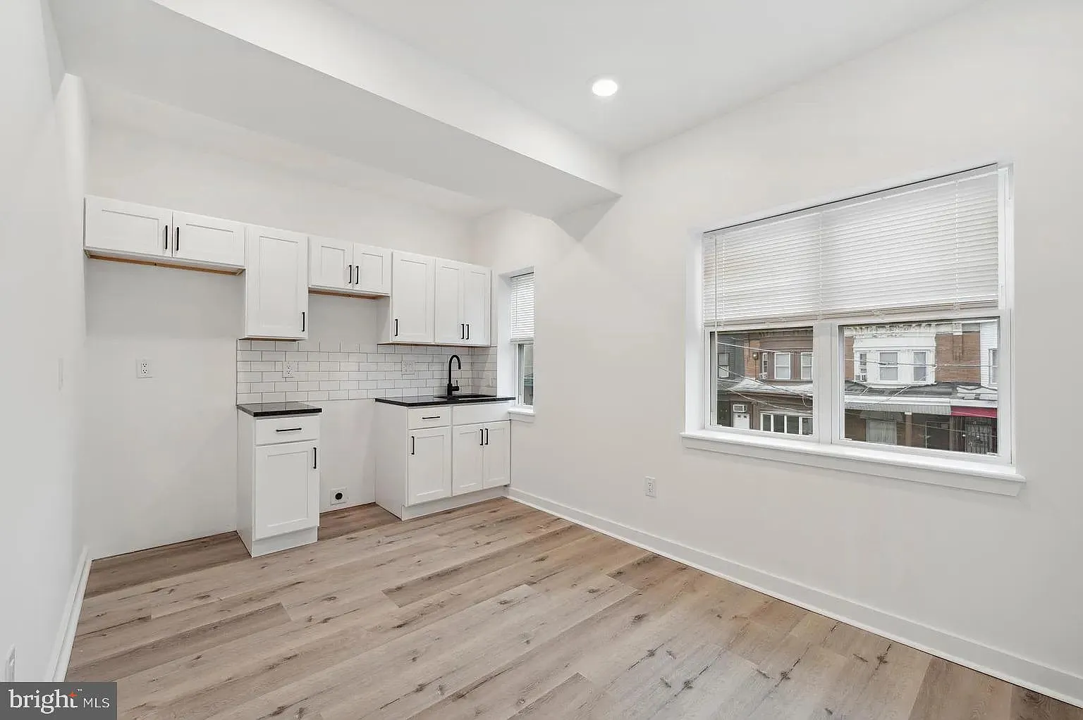 1 bed, 1.0 bath, 1000 sqft, $1,200 — Photo 1