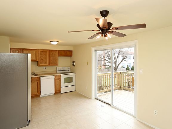 Large Eat-In Kitchen