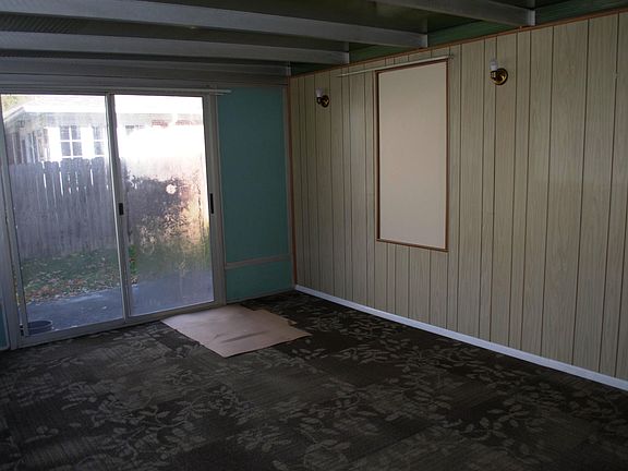 4th image of 405 S Normandy Dr