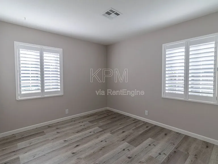 218 E Longview Ave — Photo 20