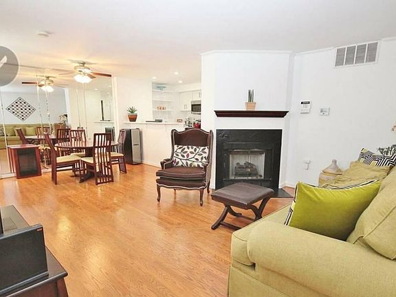 3rd image of 4413 Pembrook Village Dr #105
