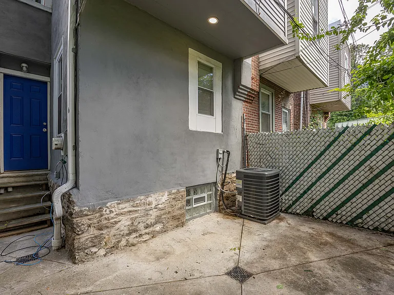574 E Herman St — Photo 29