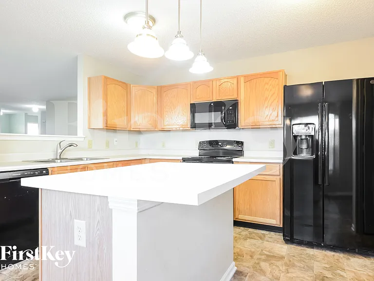 9214 Bainbridge Dr — Photo 6