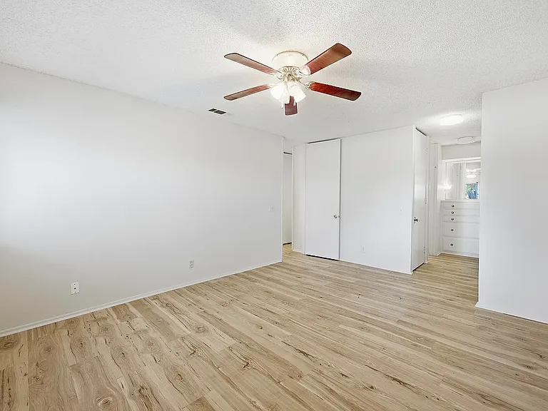 1457 Seven Hills Dr — Photo 14