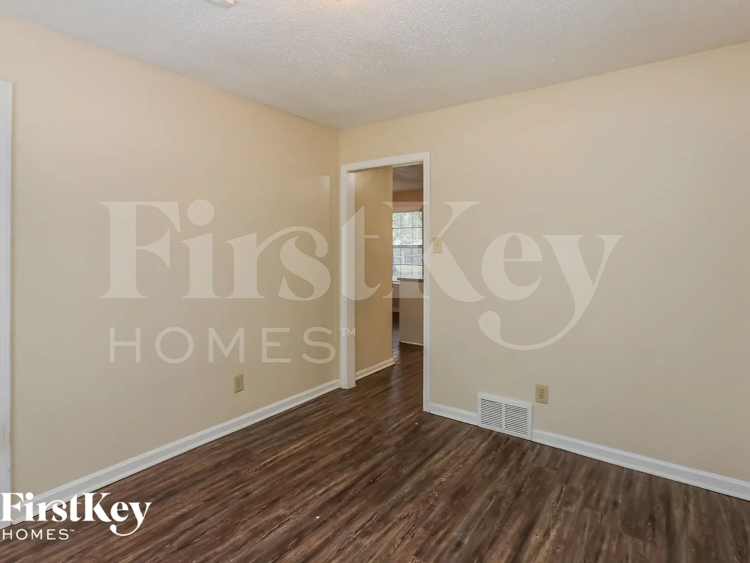 3 bed, 2.5 bath, 1982 sqft, $1,700 — Photo 3