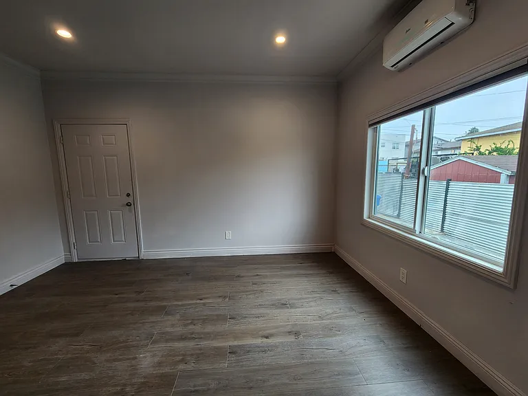 2437 1/4 Houston St #4 — Photo 9