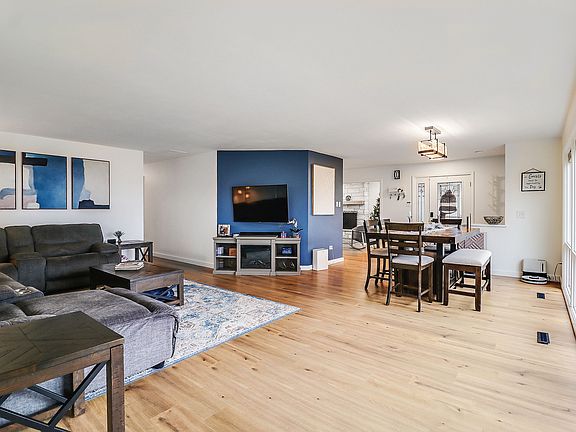 3rd image of 25535 W Columbia Bay Dr