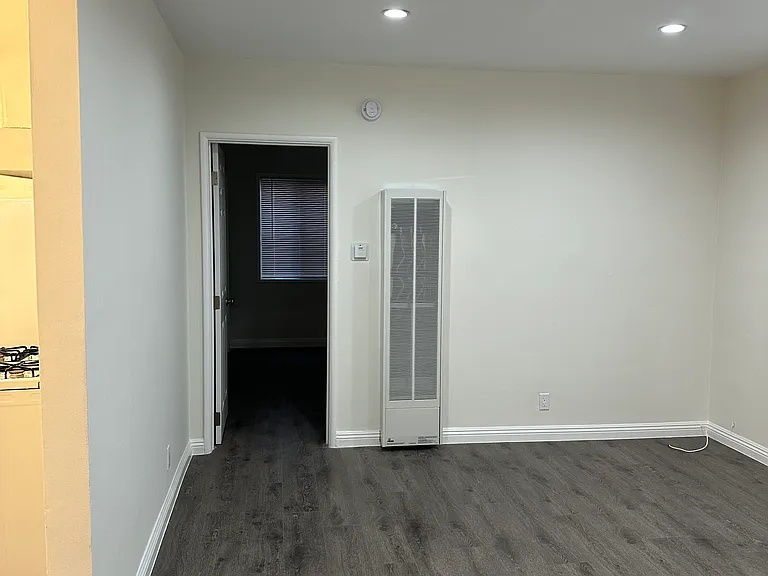 5821 Whitnall Hwy — Photo 5