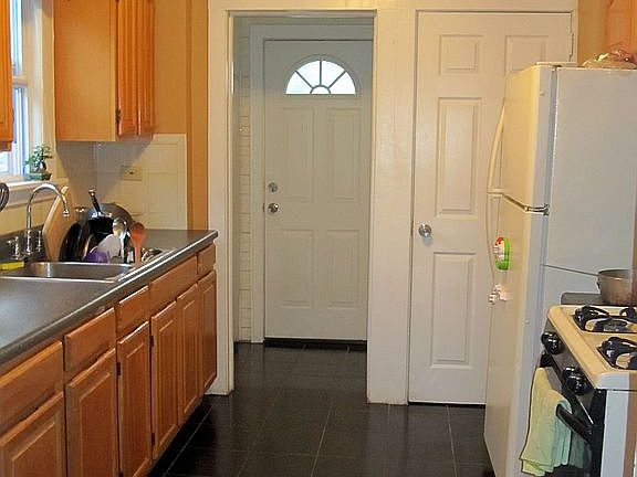 Kitchen w 1/2 Bath