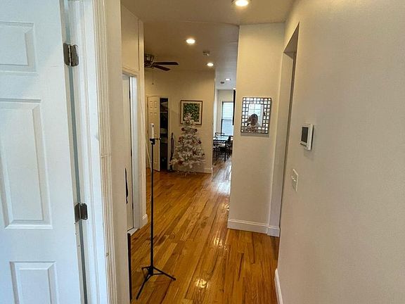3rd image of 137 De Kalb Ave #1