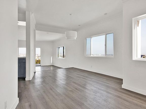 4th image of 2038 N Sycamore Ave #2040