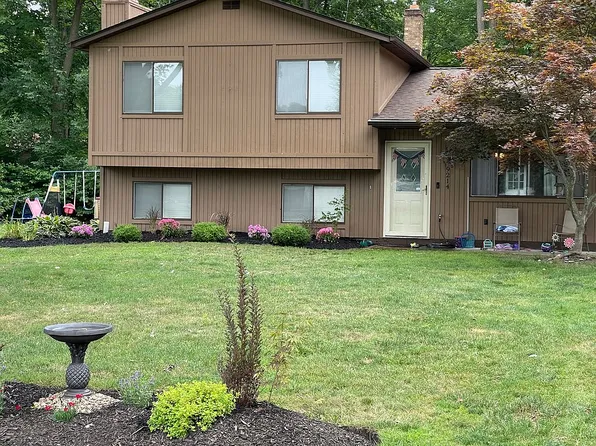 9214 Thomas Ct, Mentor, OH 44060