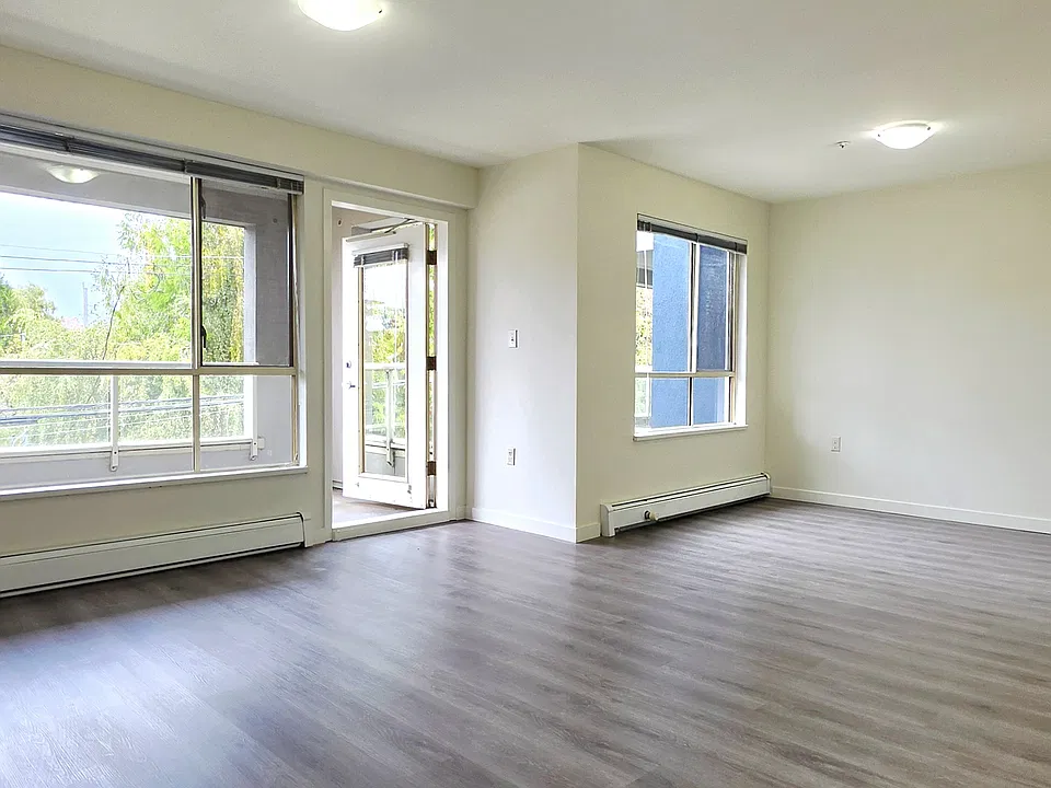 3575 Broadway W