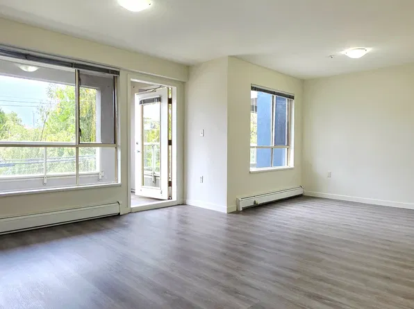3575 Broadway W, Vancouver, BC V6R 2B5
