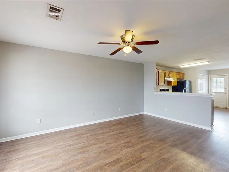 1507 Hollowhill Dr #B — Photo 2