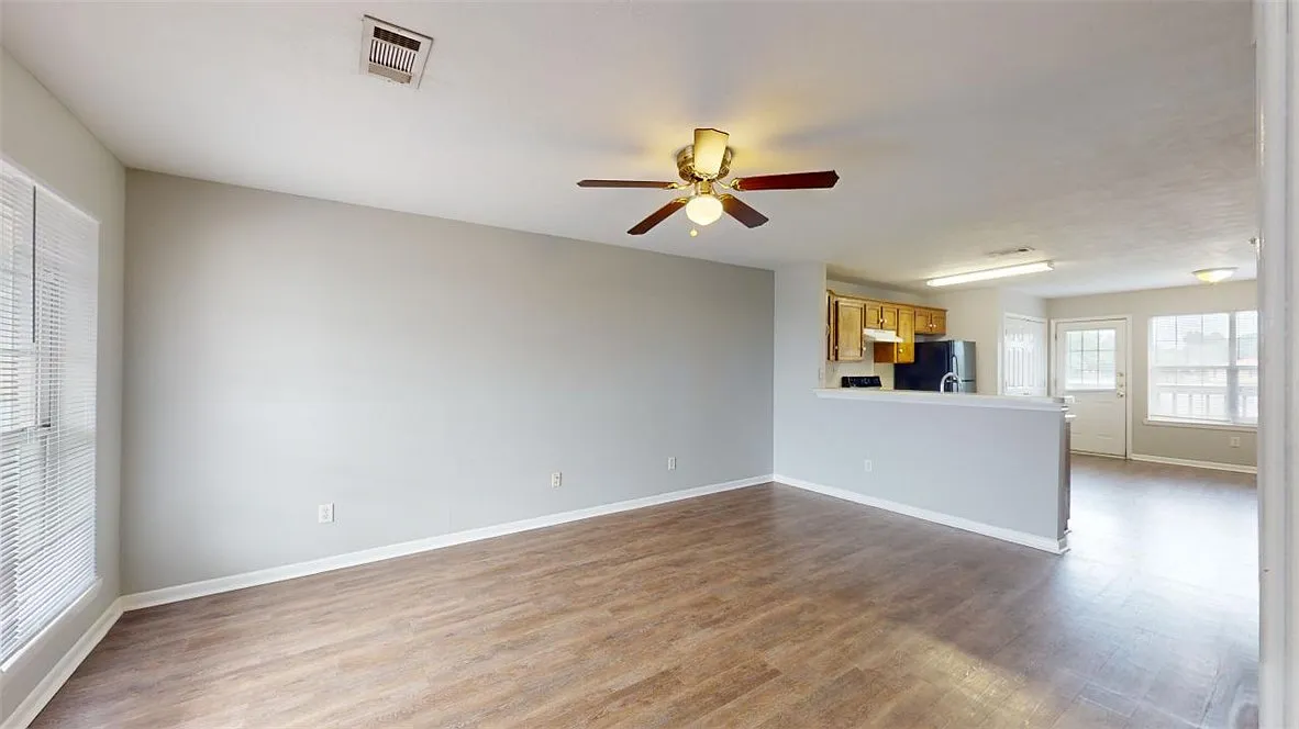 Building Photo - 1507 Hollowhill Dr #B