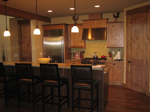 Kitchen w/Island