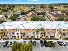 7250 NW 177th St, Hialeah, FL