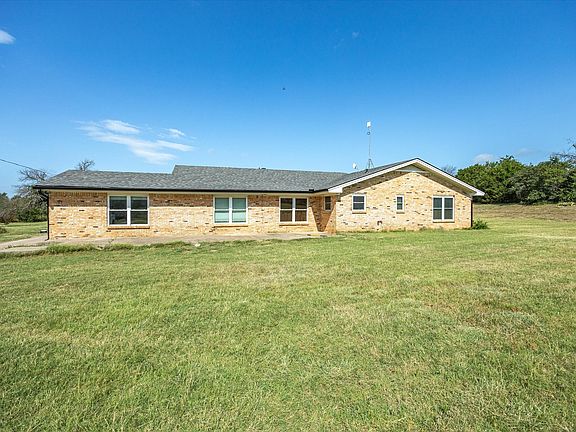 3rd image of 1609 Sweet Springs Rd