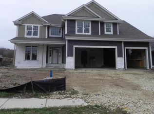 W47N879 Bobolink Ave, Cedarburg, WI 53012