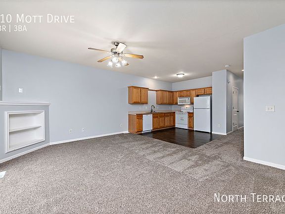 4th image of 210 Mott Dr