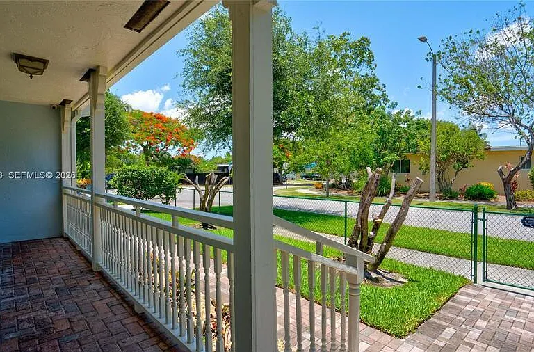 500 SW 51st Ct #1 — Photo 13