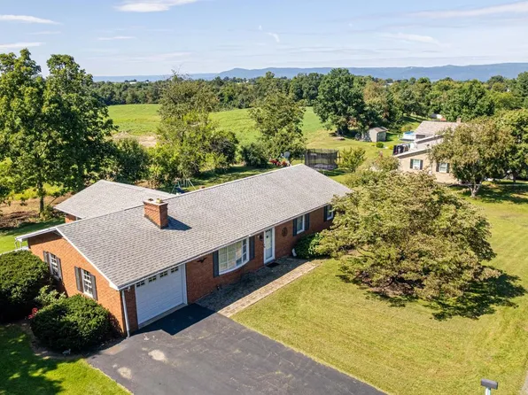 1115 Gayman Rd, Chambersburg, PA 17202