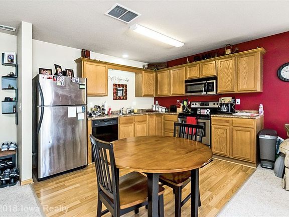 3rd image of 381 NE Kingwood