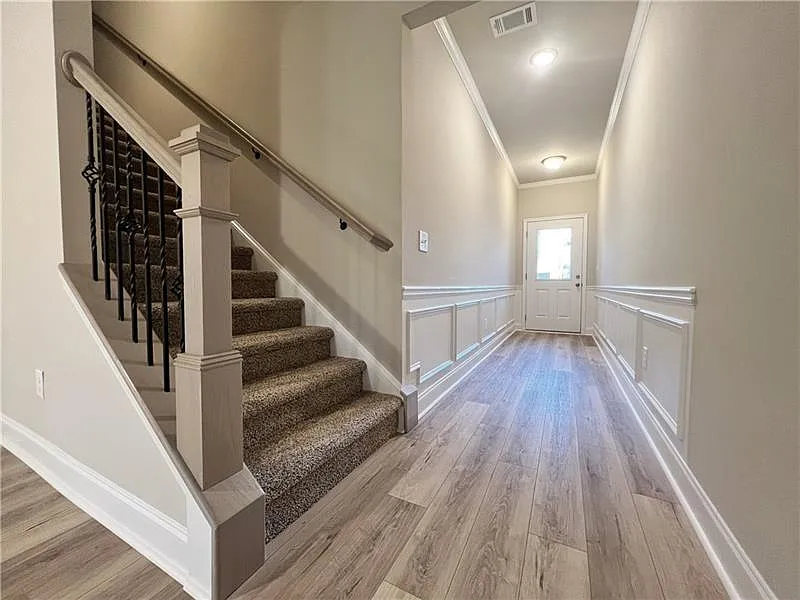 4 bed, 2.5 bath, 2326 sqft, $2,699 — Photo 4