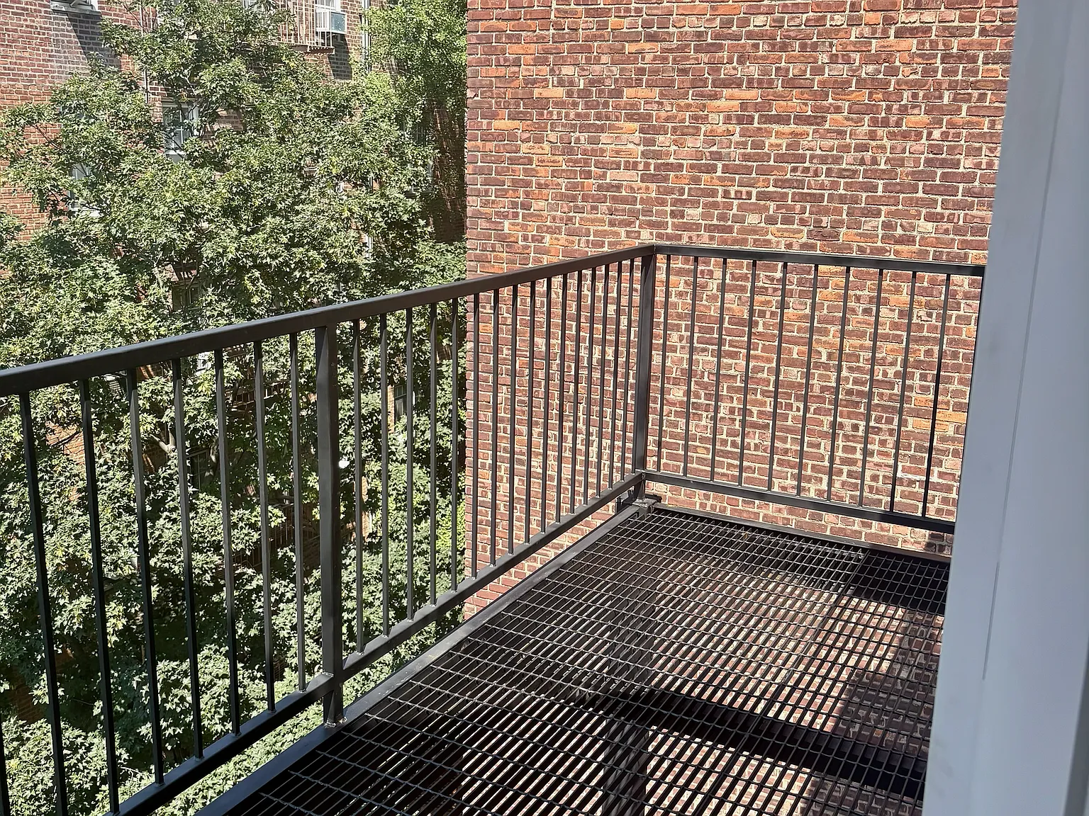 372 Clinton Avenue — Photo 4