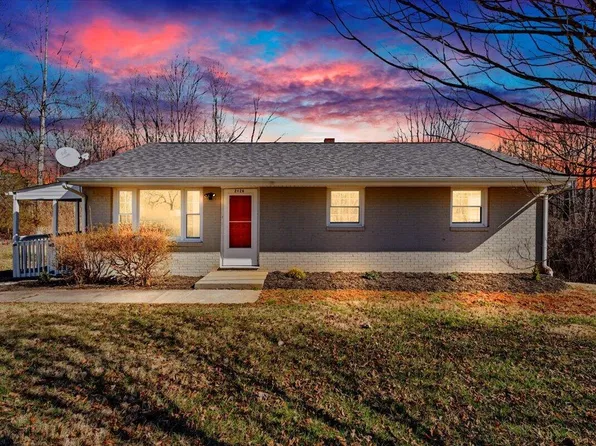 2426 Lovers Ln, Vinton, VA 24179