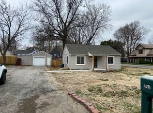 305 S Queen Ave, Maize, KS 67101