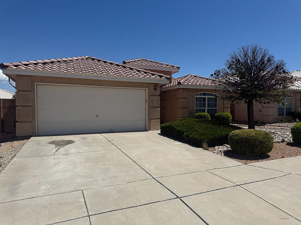 1st image of 9816 Sierra Morena St NW